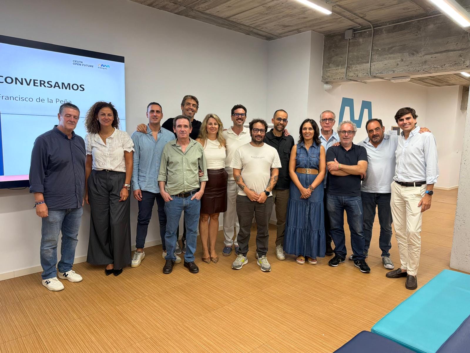 Foto familia del equipo de mentores de El Ángulo.